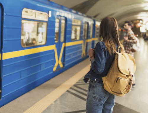 Komisia ponúka mladým 36 000 bezplatných cestovných poukazov